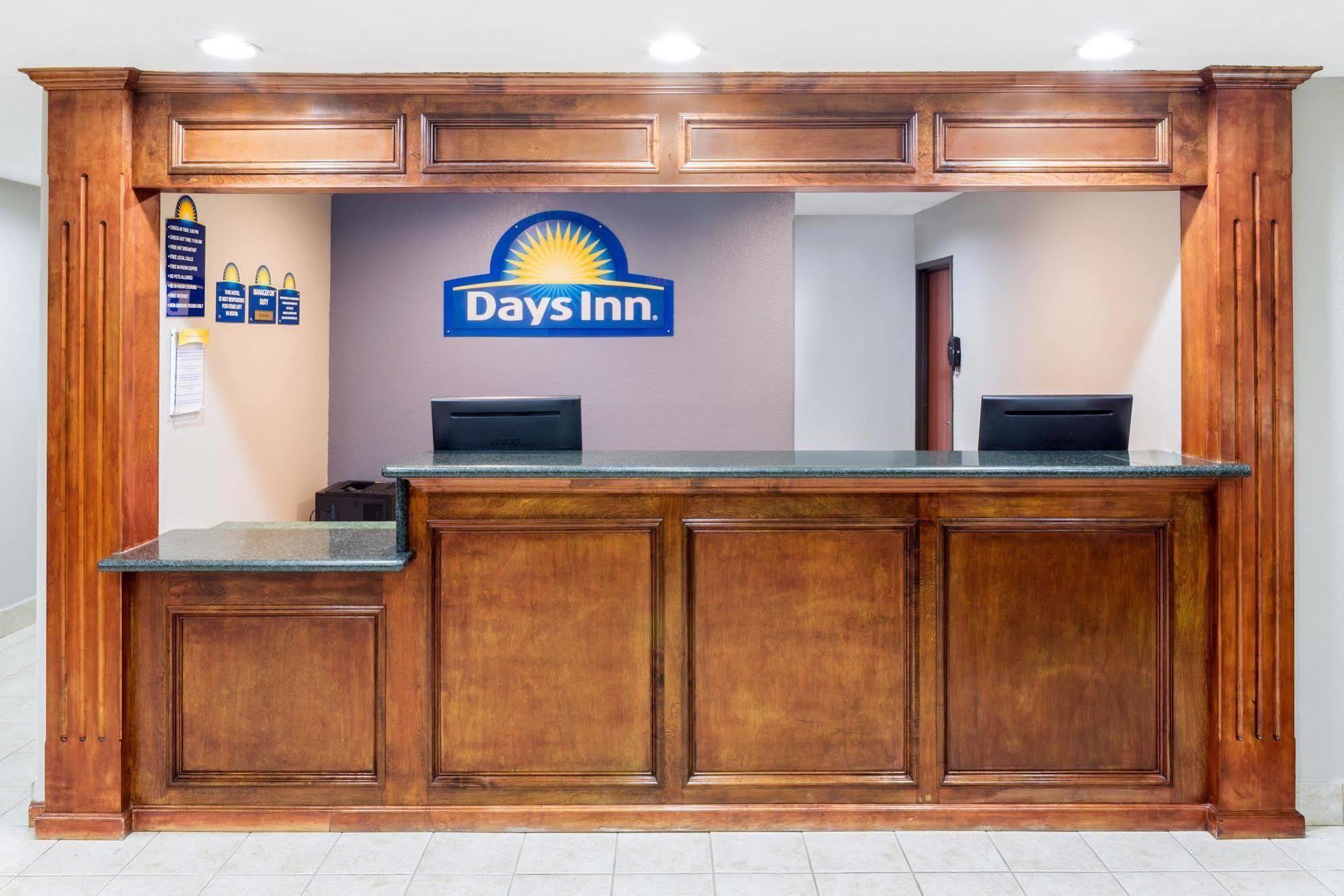 Days Inn By Wyndham Galliano La Exterior foto